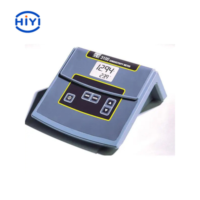 Salinité et température de mesure de conductivité de mètre de l'EC YSI-3100 dans le laboratoire
